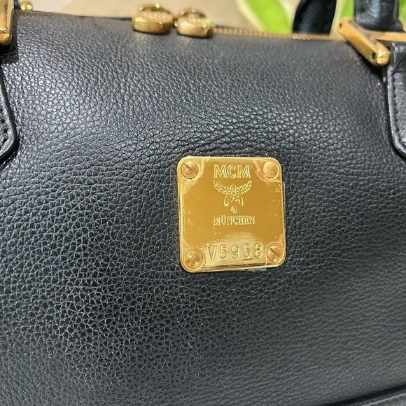 MCM BLACK LEATHER HANDBAG - Picture 6 of 14